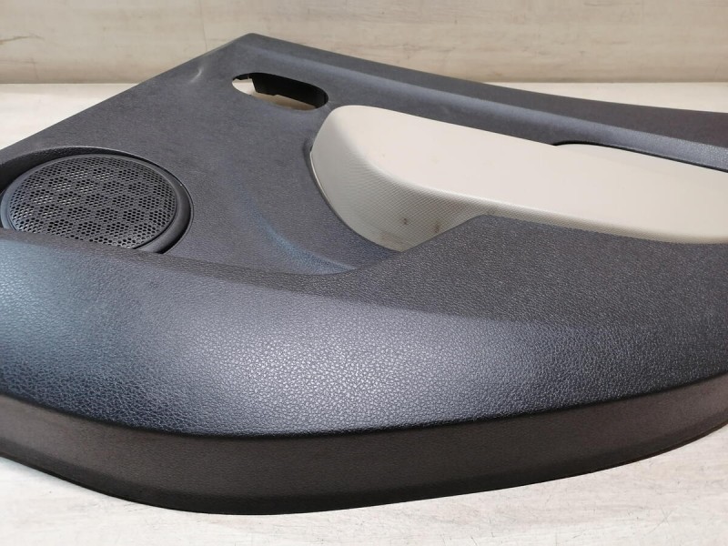 Logan 2 обшивка двери задняя правая эл черная+бежевая деф