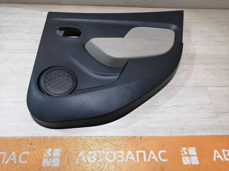 Logan 2 обшивка двери задняя правая эл черная+бежевая деф