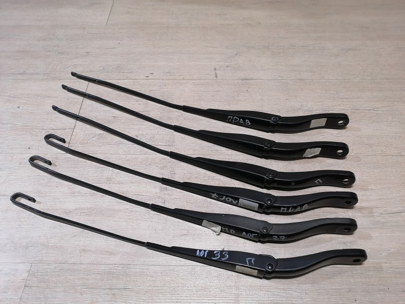 Logan №27 поводок дворника правый