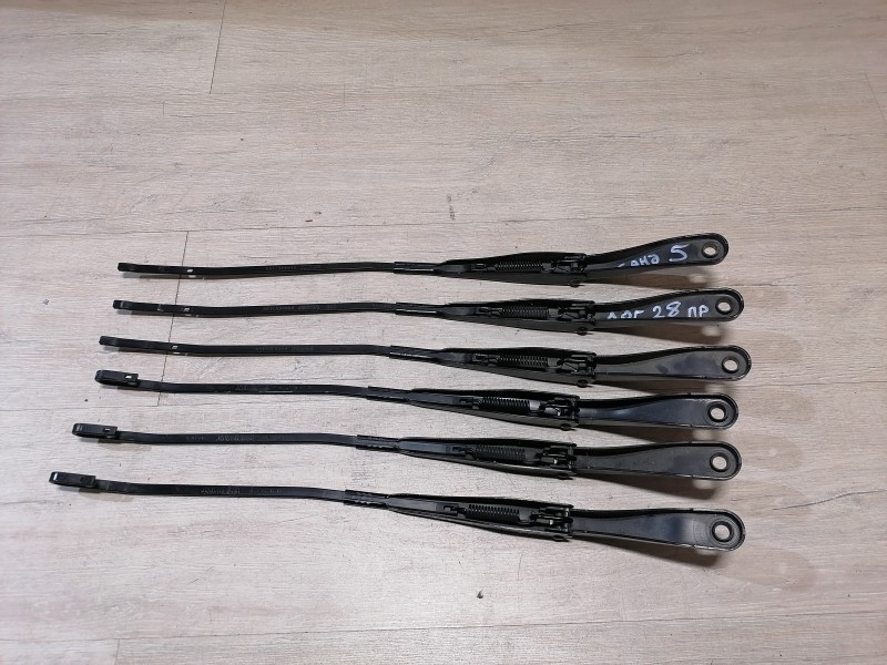 Logan №27 поводок дворника правый