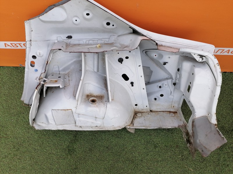 Logan №28 крыло заднее правое