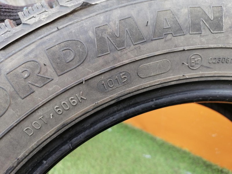 Logan №29 шина 185/65  R15 нокиан нордман зима липучка