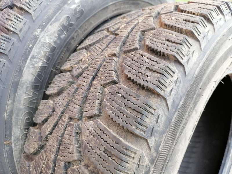 Logan №29 шина 185/65  R15 нокиан нордман зима липучка