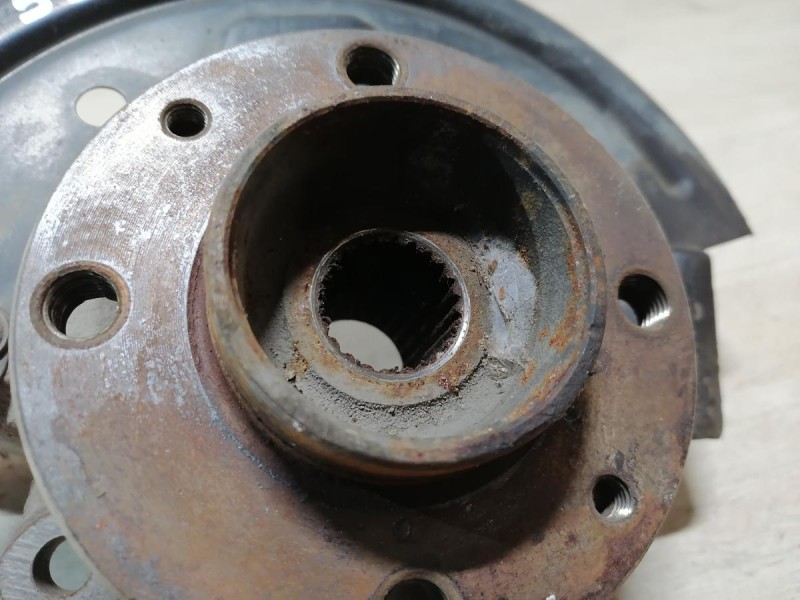 Logan 2 кулак левый