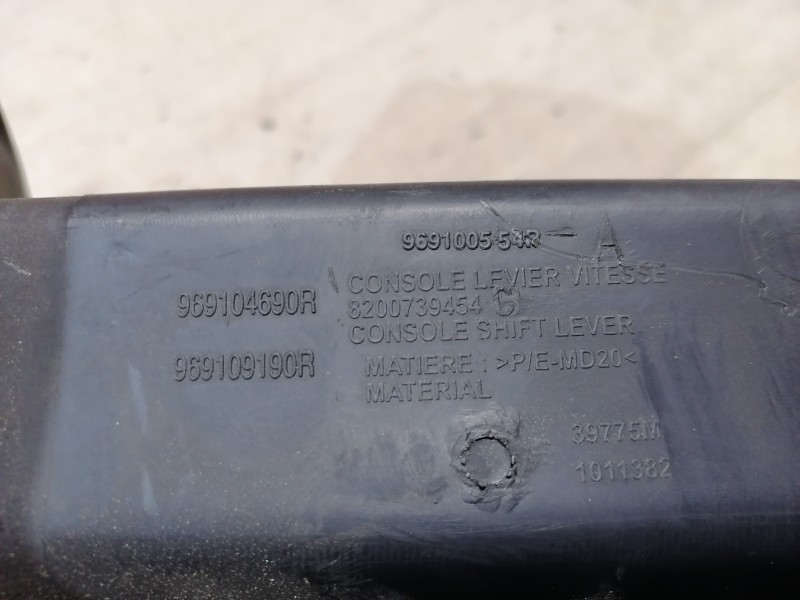 Almera G15 №5 консоль центральная в сборе деф