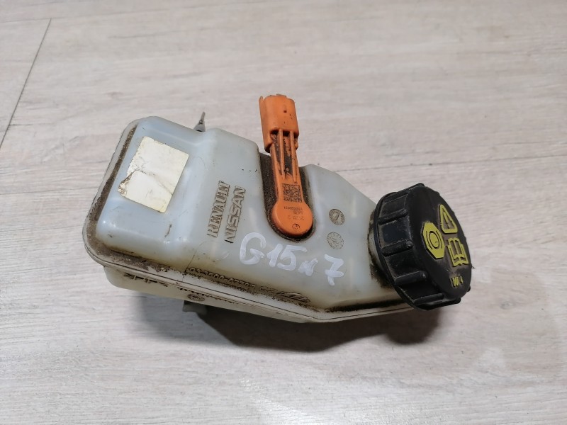 Almera G15 №7 бачок тормозого цилиндра АКПП