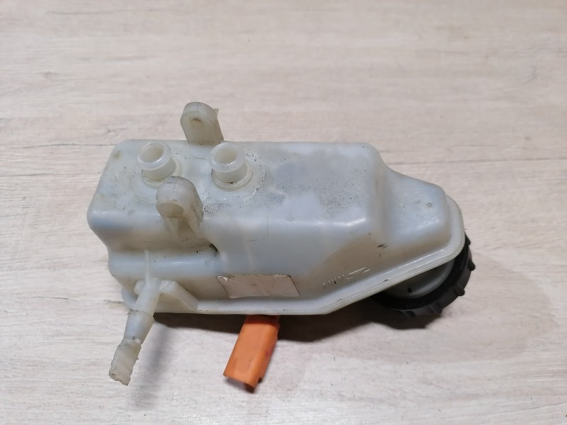 Almera G15 №8 бачок тормозного цилиндра
