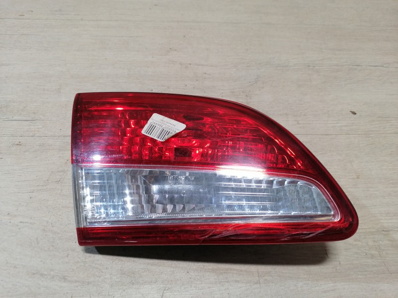 Almera G15 №8 фонарь в крышку багажника левый деф