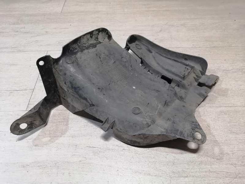 Logan ф1 №1 пыльник двигателя левый