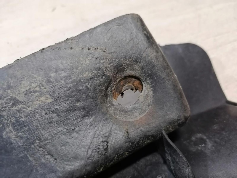 Maxus брызговик задний правый