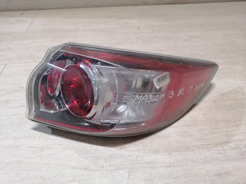 Mazda 3 BL до рест П фонарь правый на крыло деф