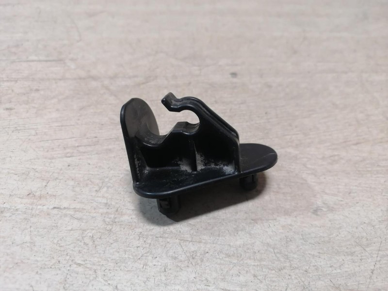 Almera G15 фиксатор упора капота