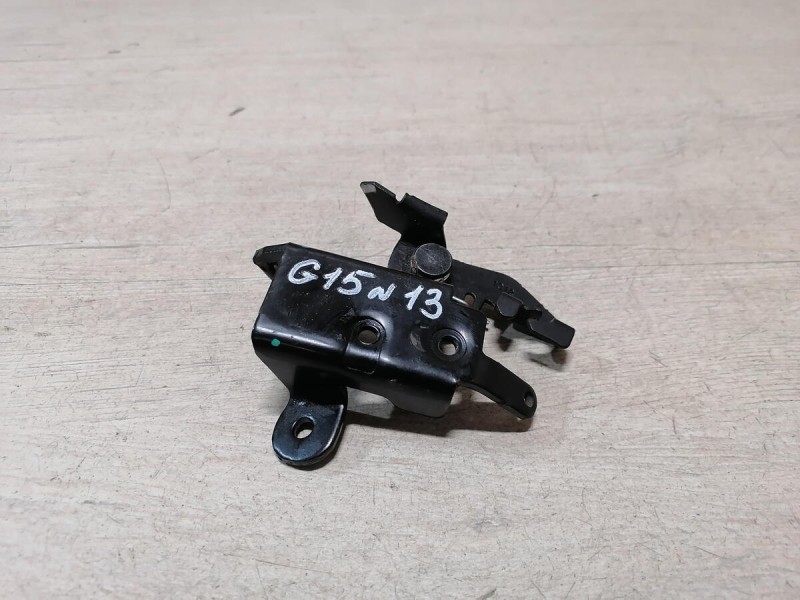 Almera G15 петля замка багажника