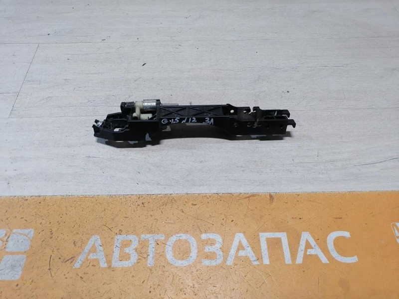 Almera G15 кронштейн ручки двери левый