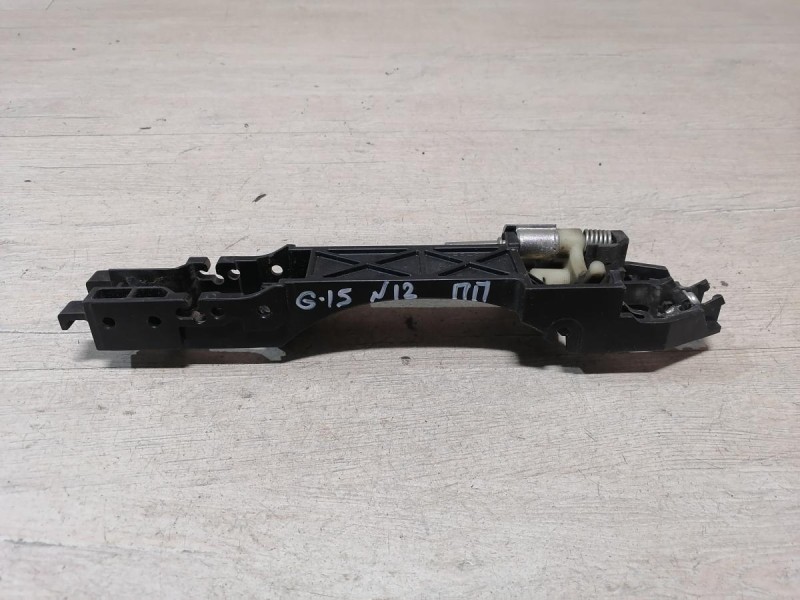 Almera G15 кронштейн ручки двери правый