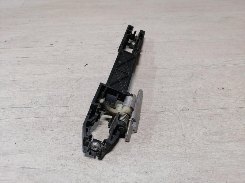 Almera G15 кронштейн ручки двери правый