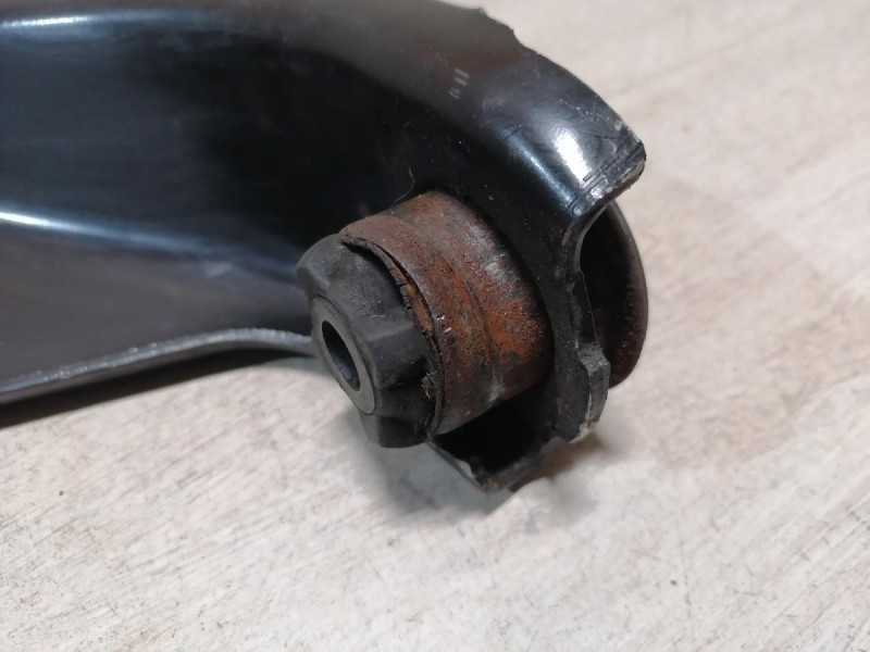 Almera G15 рычаг правый