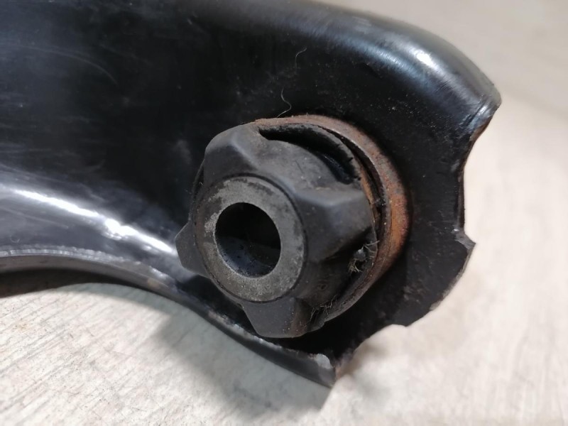 Almera G15 рычаг правый