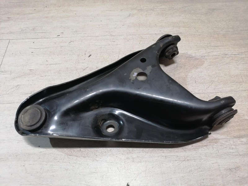 Almera G15 рычаг правый