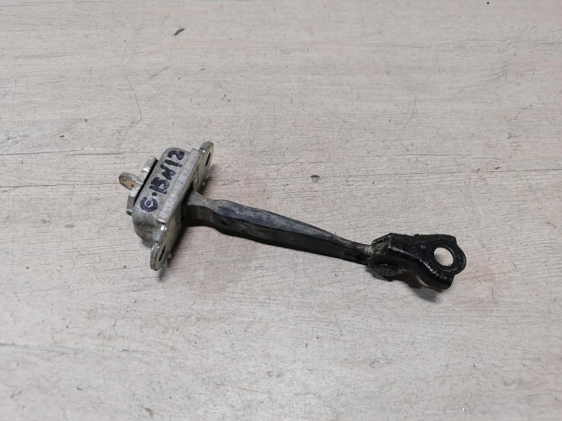 Almera G15 ограничитель двери задний