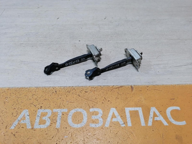 Almera G15 ограничитель двери задний