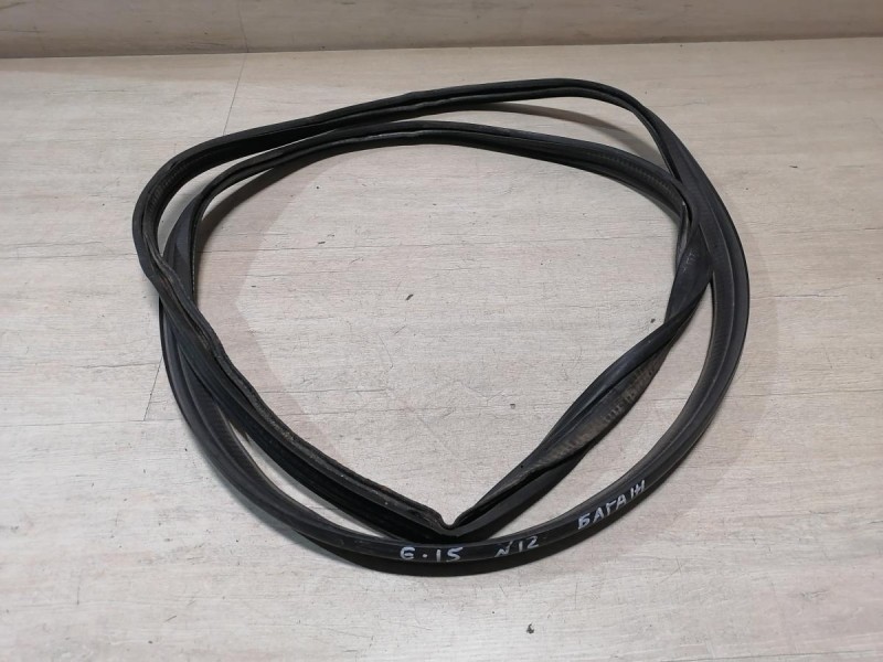 Almera G15 уплотнитель багажника