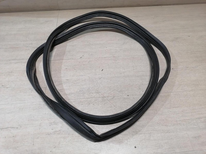 Almera G15 уплотнитель багажника