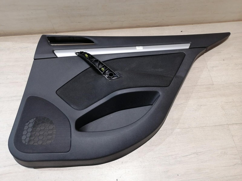 Octavia №2 обшивка двери задняя правая эл