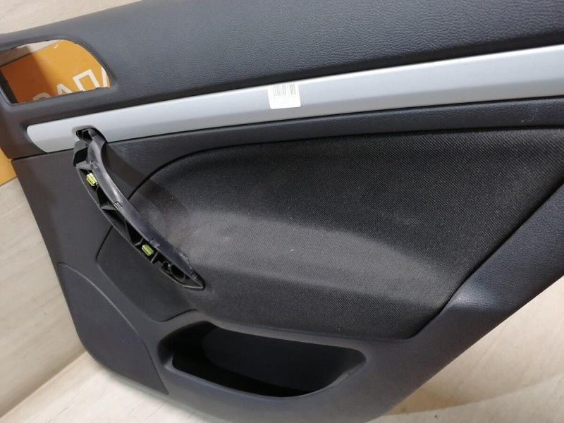 Octavia №2 обшивка двери задняя правая эл