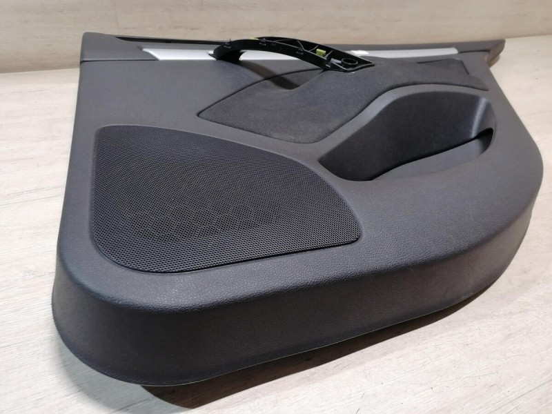 Octavia №2 обшивка двери задняя правая эл