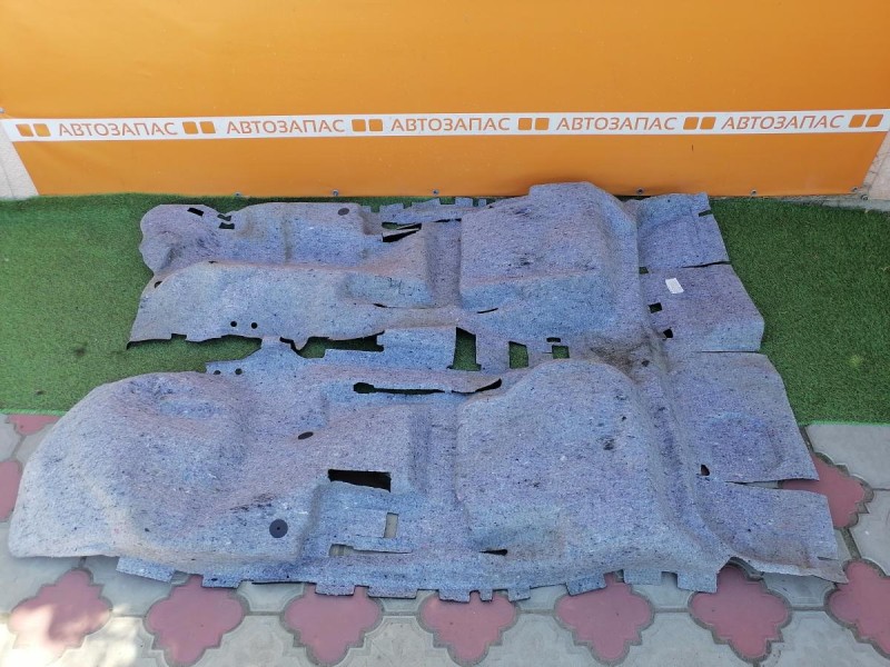 Octavia №2 пол салона