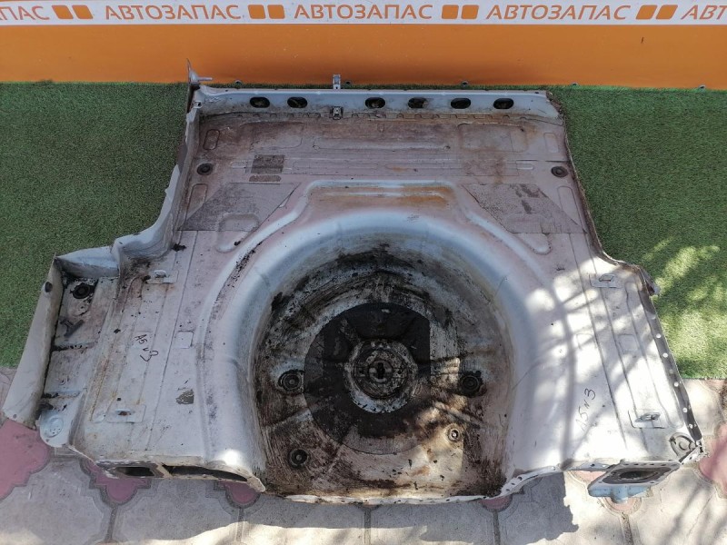 Octavia №3 ниша под запаску