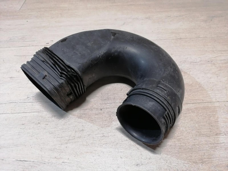 Octavia патрубок корпуса воздушного фильтра 1k0129618