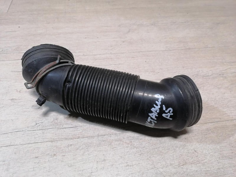 Octavia патрубок корпуса воздушного фильтра 1k0129684