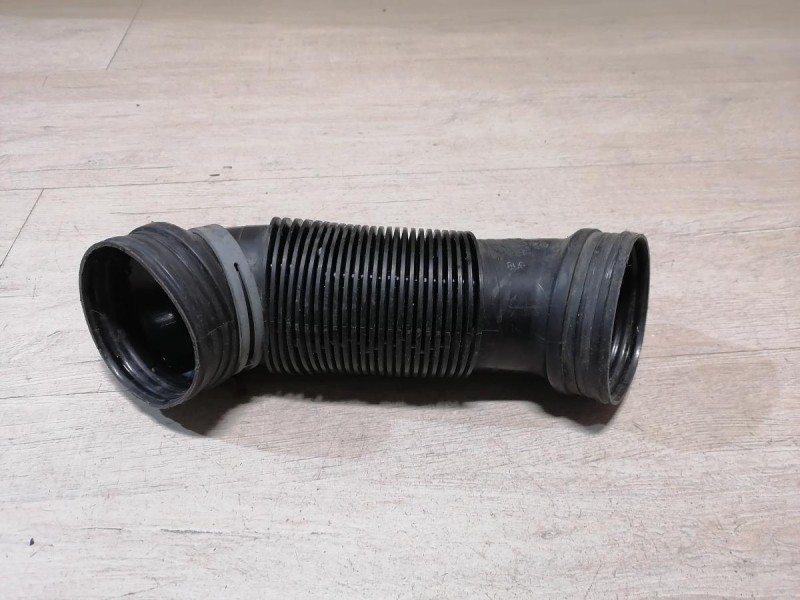 Octavia патрубок корпуса воздушного фильтра 1k0129684