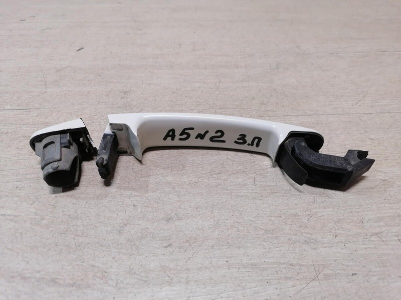 Octavia ручка двери наружная