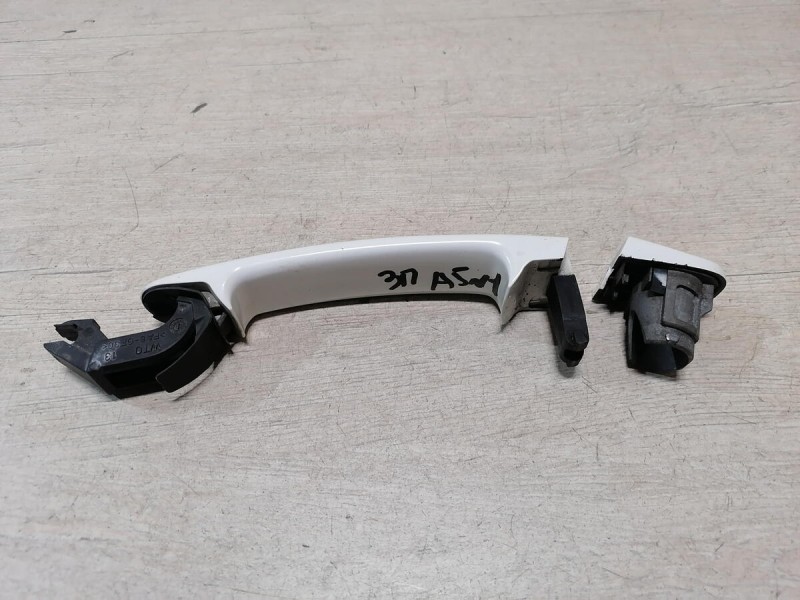 Octavia ручка двери наружная