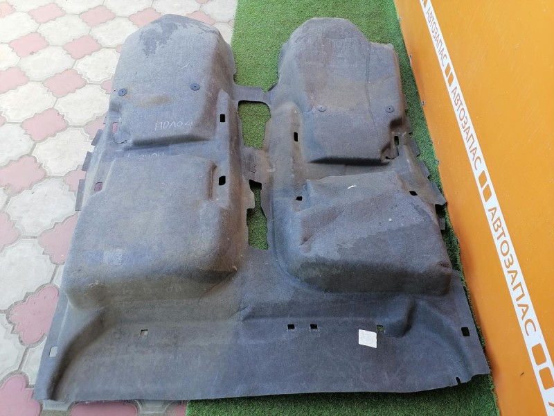 Polo №4 пол салона