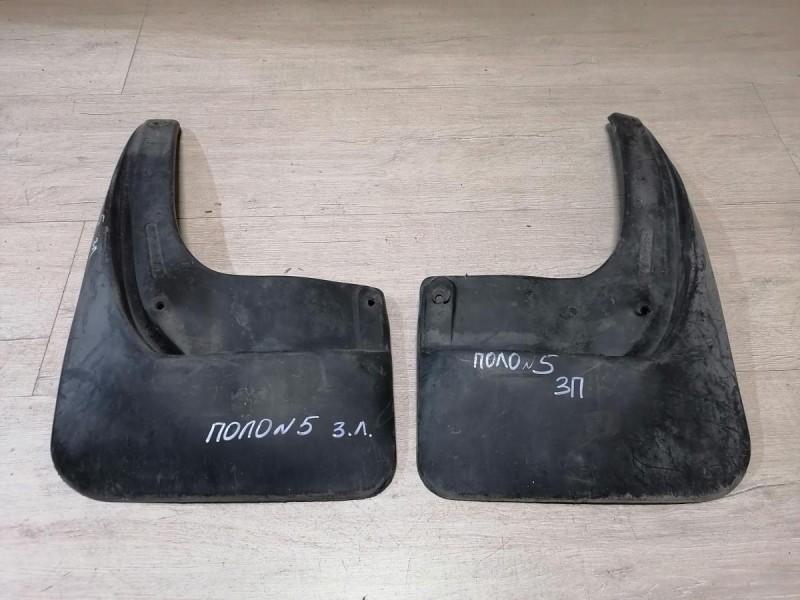 Polo №5 брызговик задний правый