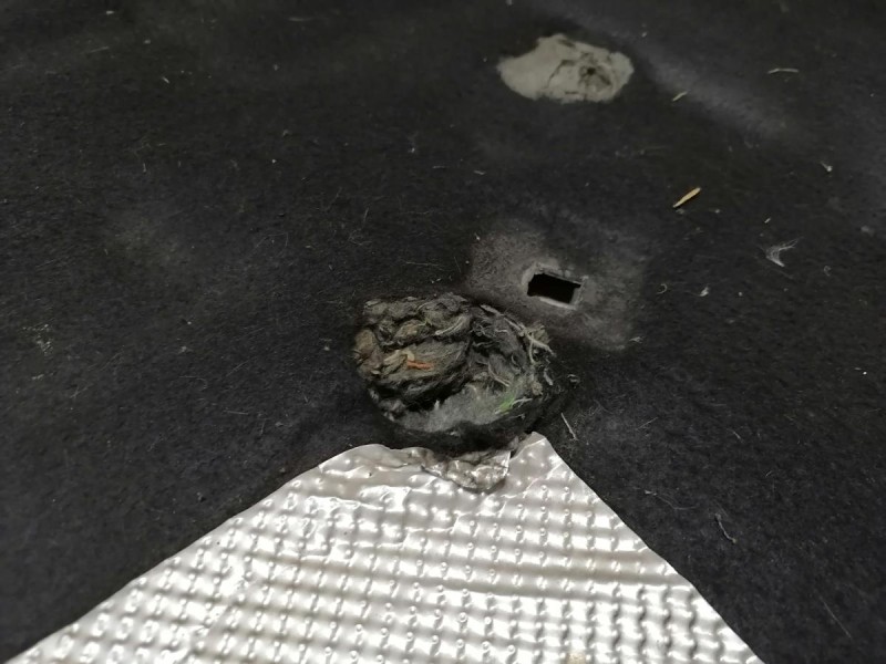 Polo шумоизоляция капота деф