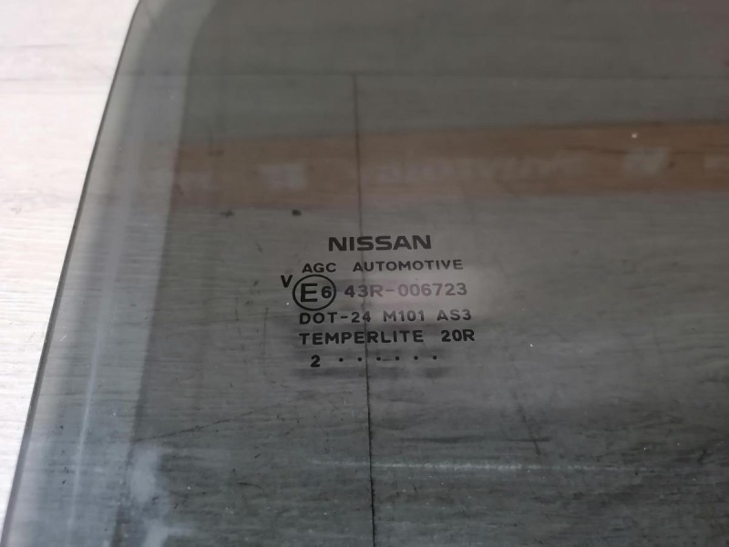 Qashqai J10 стекло заднее правое (2012)