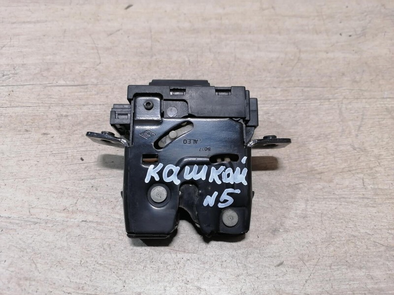 Qashqai №5 замок багажника