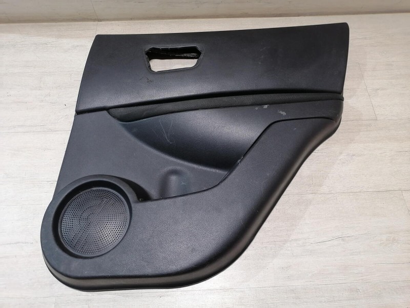 Qashqai обшивка двери задняя правая эл деф