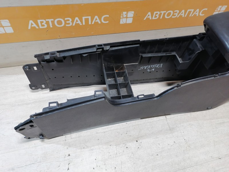 Qashqai №3 консоль центральная подлокотник сломана крышка