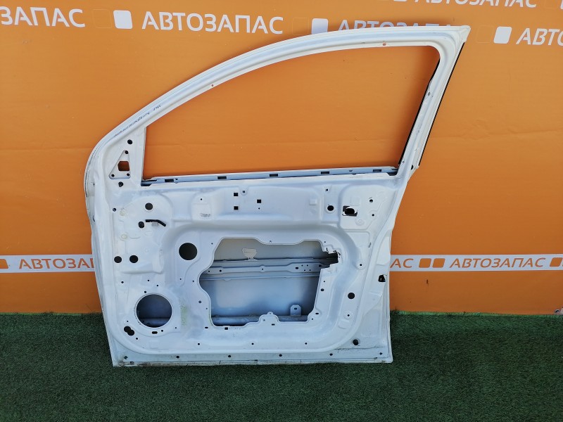 Qashqai №4 дверь передняя правая деф