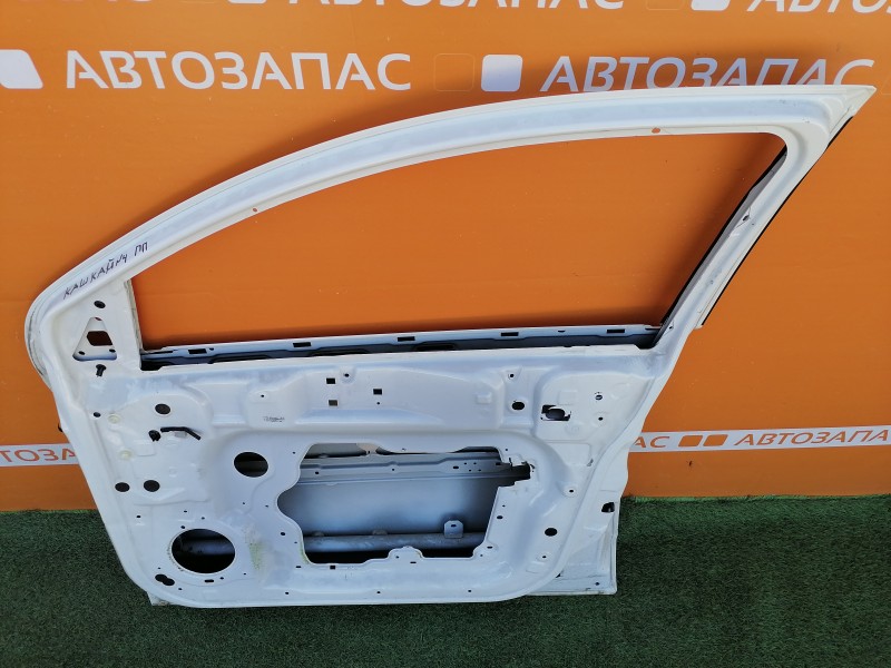 Qashqai №4 дверь передняя правая деф