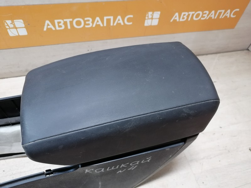Qashqai №4 консоль центральная подлокотник деф