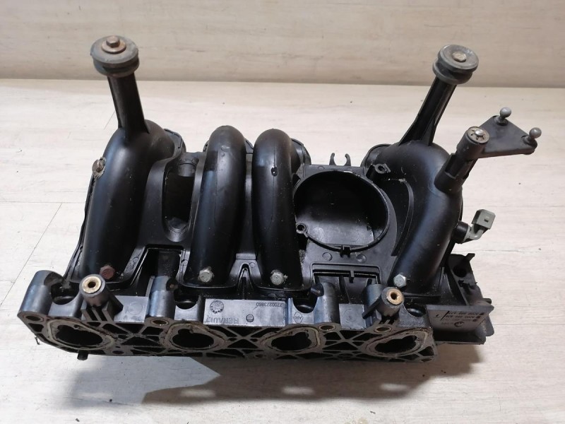 Sandero №10 коллектор впускной 8кл