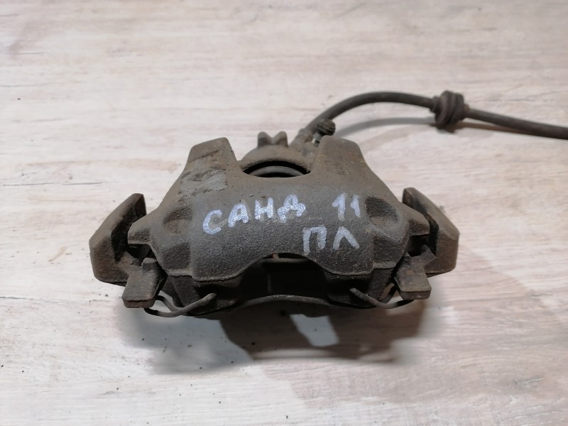 Sandero №11 суппорт передний левый 1,6 8 кл
