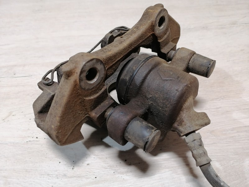 Sandero №11 суппорт передний правый 1,6 8 кл